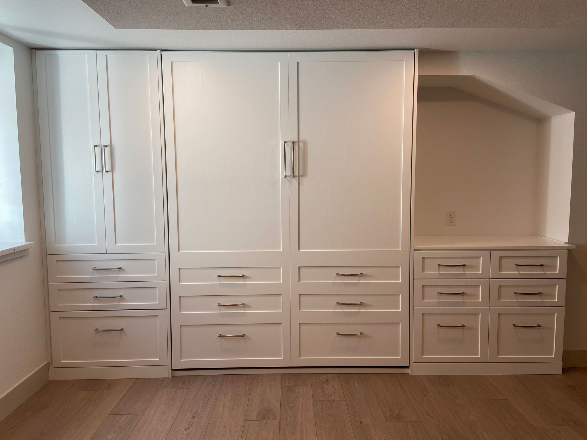 White-Shaker-Murphy-Bed-with-Custom-Cabinets